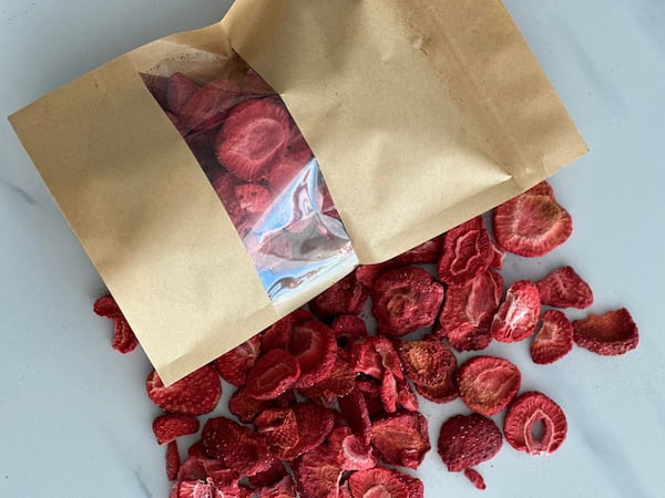 فروش توت فرنگی خشک پفکی + قیمت خرید به صرفه